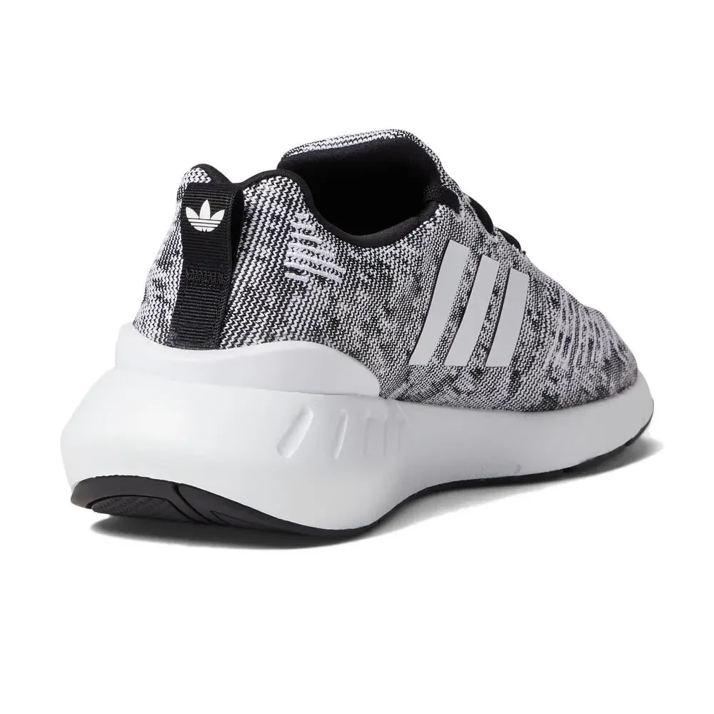 ADIDAS ORIGINALS SWIFT RUN 22 (BIG KID) WHITE/BLACK/WHITE 6.5 BIG KID M
